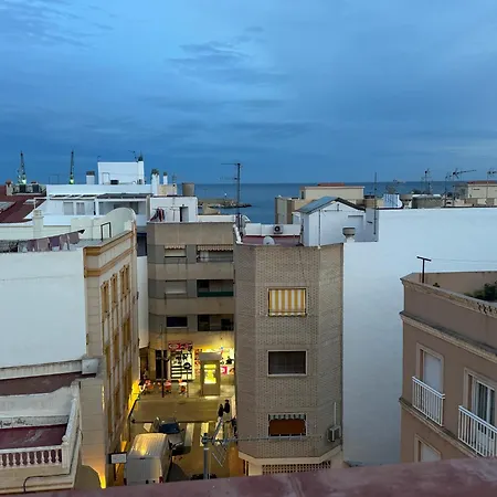 Precioso Y Luminoso Junto Al Mar Y Playa En 2a Garrucha